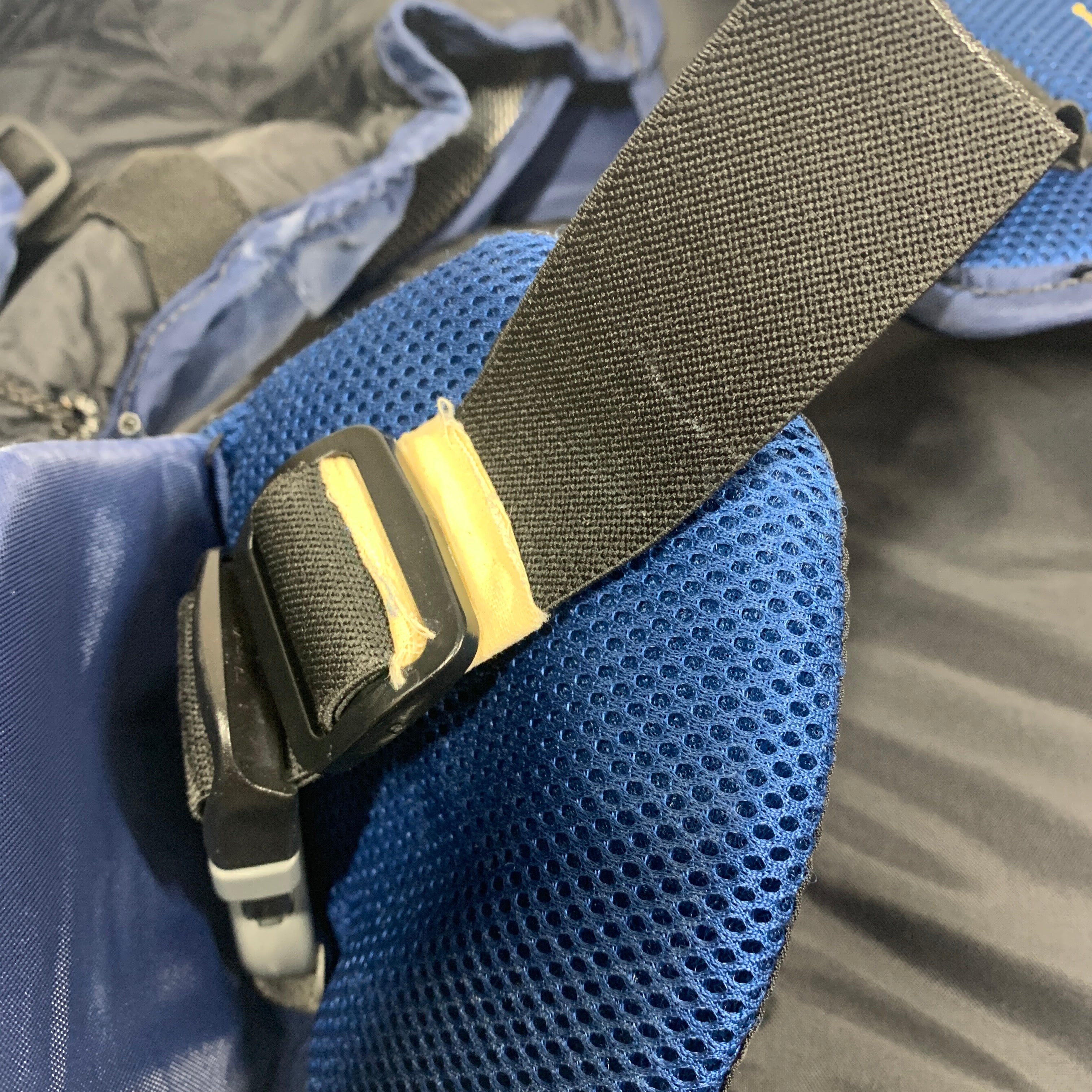 Vaughn V5 7800 - Used Pro Stock Goalie Chest Protector (Navy/Gold)